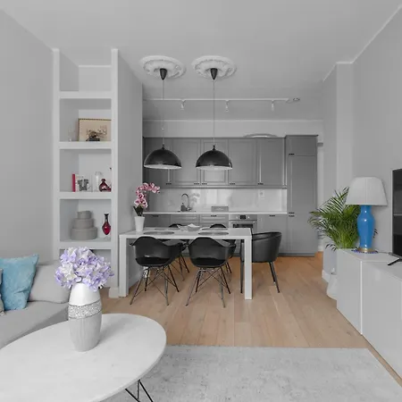 Unitapartament Delux: Elegant Center Near Zbawiciela Square