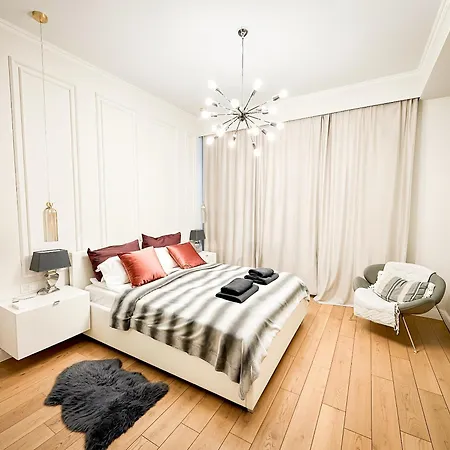 Unitapartament Delux: Elegant Center Near Zbawiciela Square Apartment