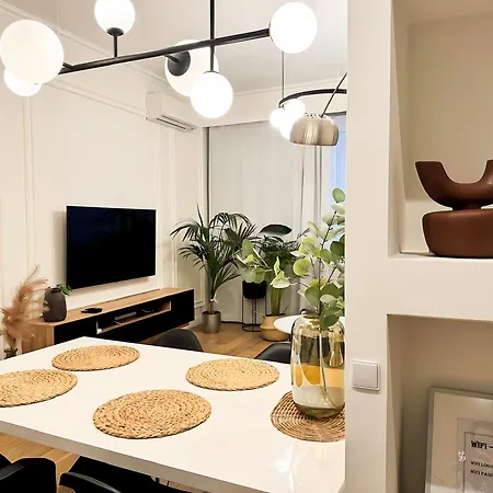 Unitapartament Delux: Elegant Center Near Zbawiciela Square Apartment *