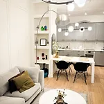 Unitapartament Delux Centrum Blisko Plac Zbawiciela Hala Koszyki Metro Politechnika Jest To Elegancki I Wygodny Na I W Warszawie - Zapraszamy * Warszawa