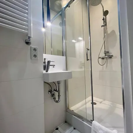 Unitapartament Delux Centrum Blisko Plac Zbawiciela Hala Koszyki Metro Politechnika Jest To Elegancki I Wygodny Na I W Warszawie - Zapraszamy * Varsavia