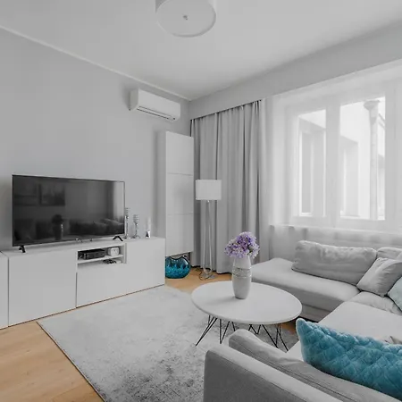 Unitapartament Delux Centrum Blisko Plac Zbawiciela Hala Koszyki Metro Politechnika Jest To Elegancki I Wygodny Na I W Warszawie - Zapraszamy * Varsavia
