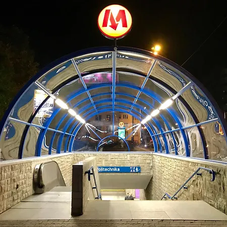 Unitapartament Delux Centrum Blisko Plac Zbawiciela Hala Koszyki Metro Politechnika Jest To Elegancki I Wygodny Na I W Warszawie - Zapraszamy * Varsavia