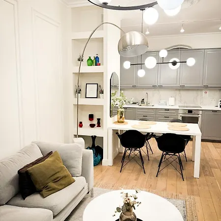 Unitapartament Delux: Elegant Center Near Zbawiciela Square * Warsaw