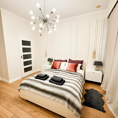 Unitapartament Delux: Elegant Center Near Zbawiciela Square