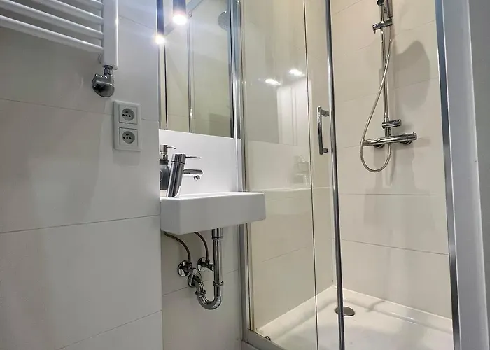 Unitapartament Delux Centrum Blisko Plac Zbawiciela Hala Koszyki Metro Politechnika Jest To Elegancki I Wygodny Na I W Warszawie - Zapraszamy * وارسو