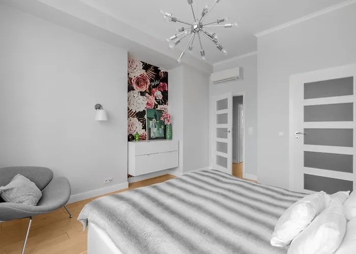 Unitapartament Delux Centrum Blisko Plac Zbawiciela Hala Koszyki Metro Politechnika Jest To Elegancki I Wygodny Na I W Warszawie - Zapraszamy وارسو